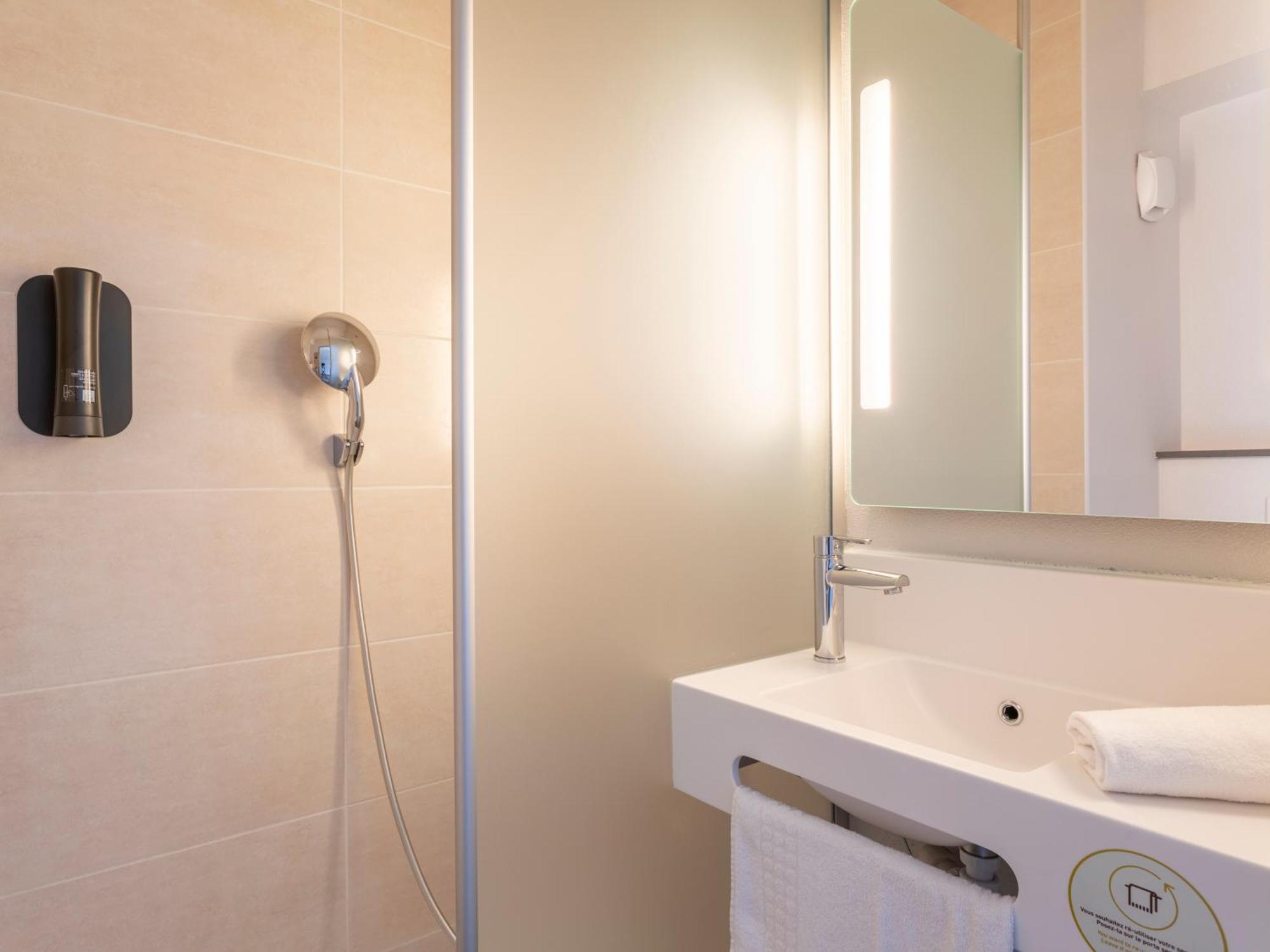 B&B Hotel Aix En Provence Venelles Exterior photo